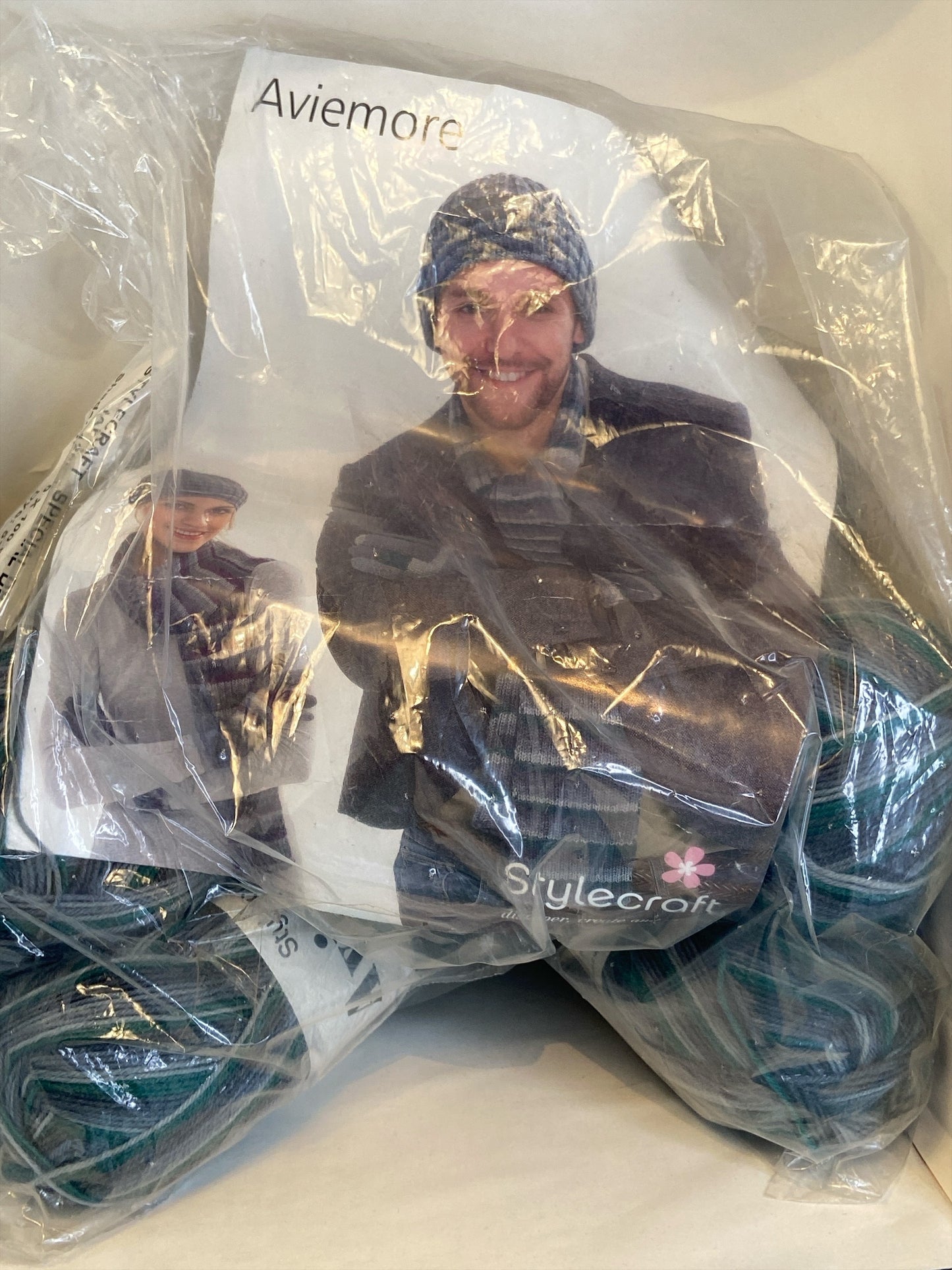 Stylecraft Aviemore Set aus Mütze, Schal und Handschuhen, Muster und Wolle