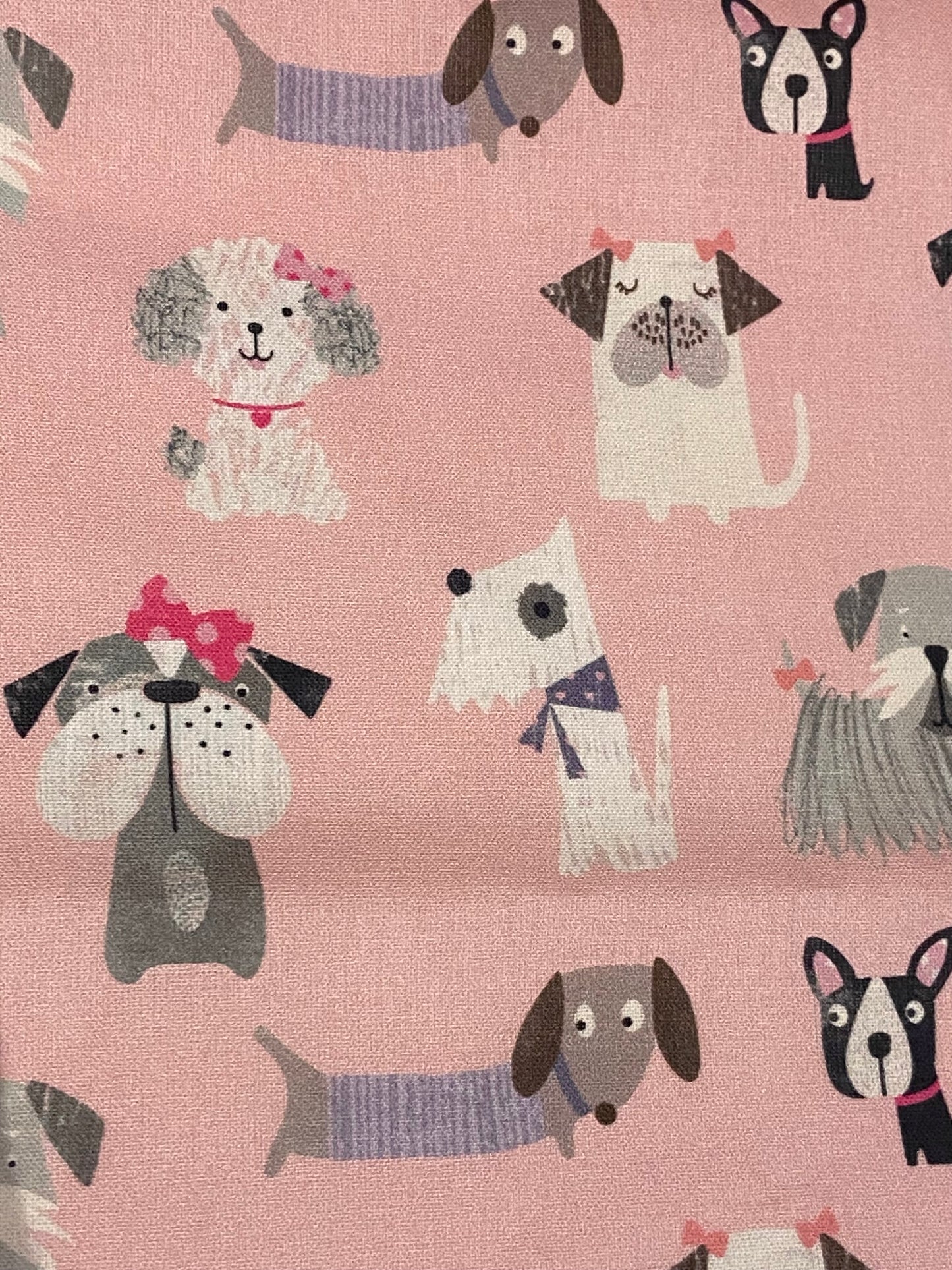 Rosa Stoff mit Hundemuster – Fat Quarter