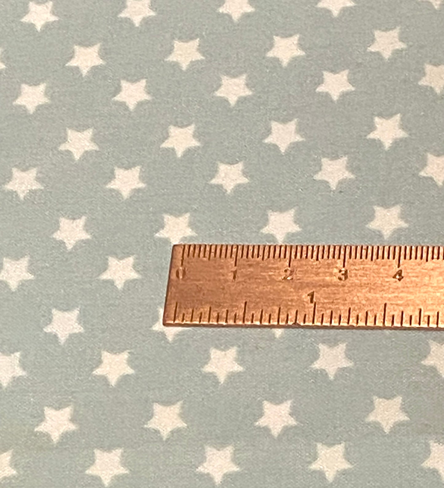 Coton imprimé bleu pâle avec étoiles blanches - Fat Quarter