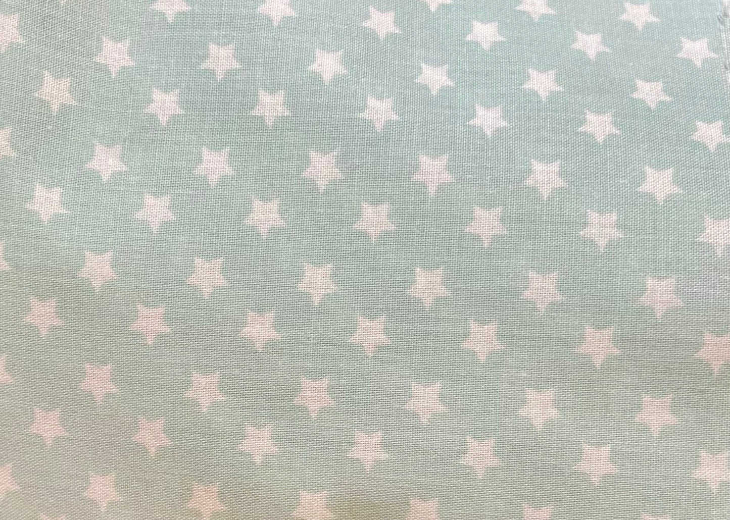 Coton imprimé bleu pâle avec étoiles blanches - Fat Quarter