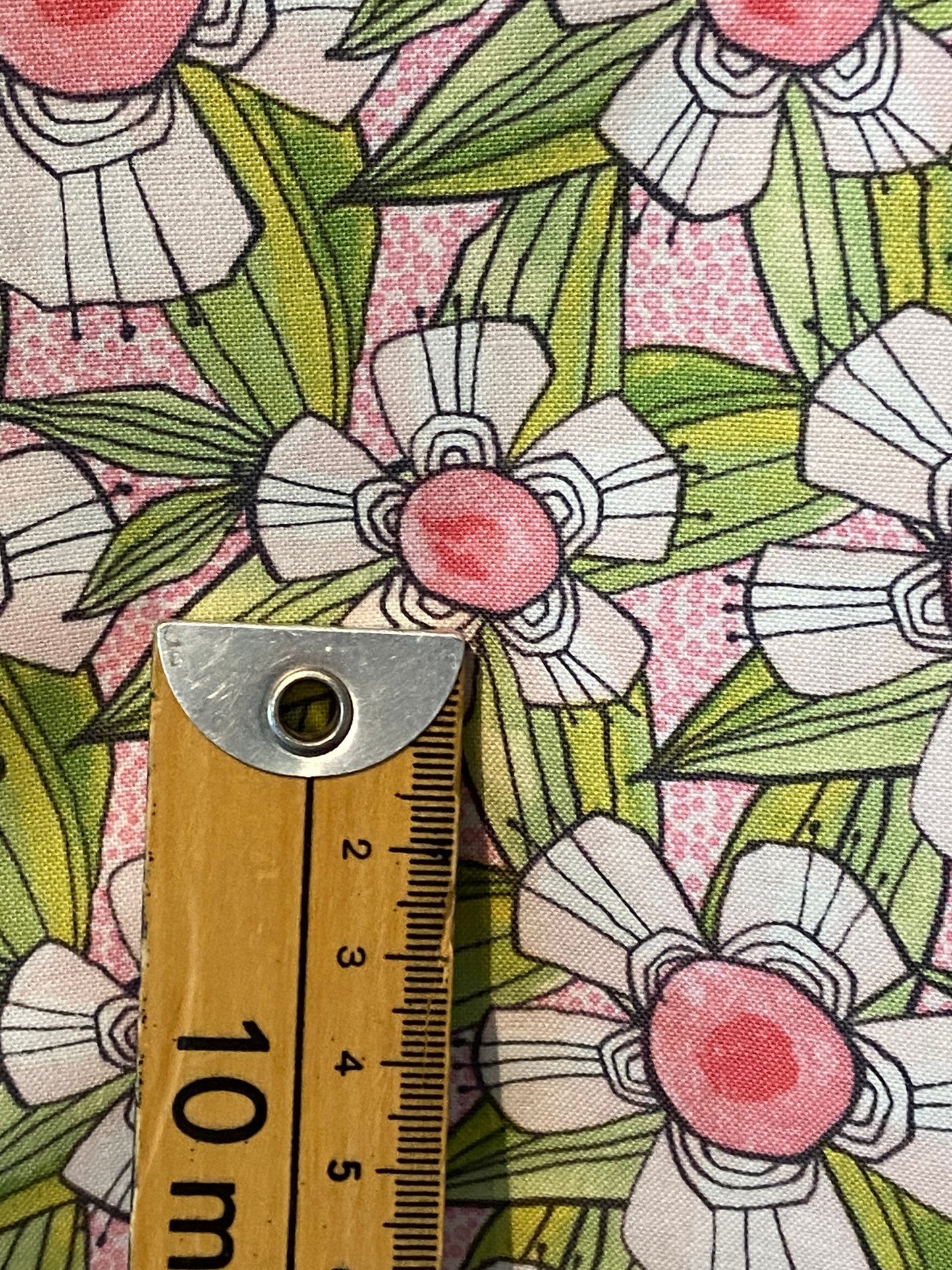 Tissu Cou Dantini à motifs floraux roses par blend • The Makers.